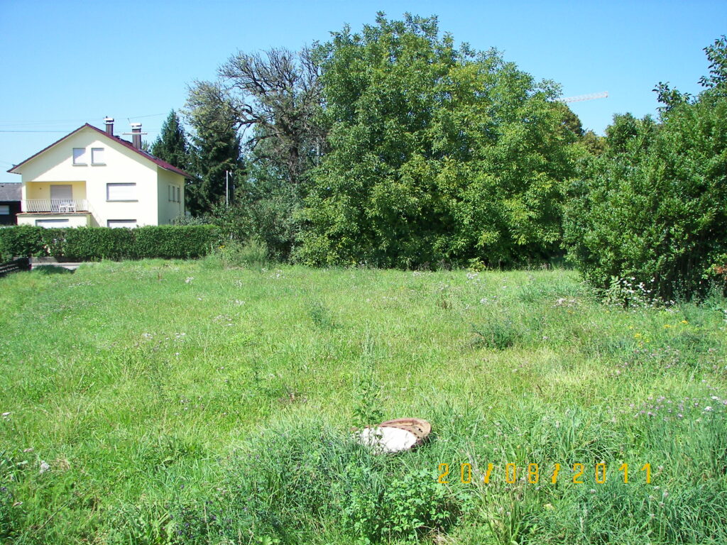 Das Gelände ist Bauerwartungsland. Der Flächennutzungsplan sieht eine Bebauung vor. Zur Zeit kein Baugrundstück.