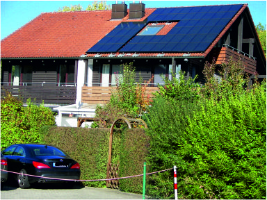 Massivhaus mit PV-Anlage.